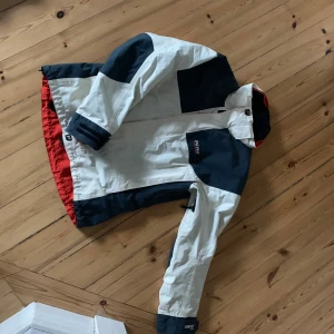 Skidställ peak performance  - Ett skidställ från Peak performance, jacka och byxa i storlek S. Väldigt bra och fint skick. 500kr för jacka och byxa tillsammans🤍