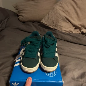 Adidas campus 00 - Storlek: uk 3,5, eu 36 Skick: oanvända  Vita skosnören medföljer  Pris kan diskuteras! 