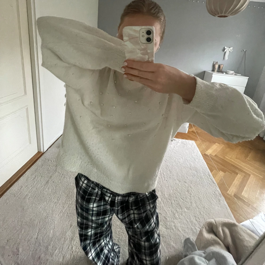 Stickad tröja med pärlor - 90