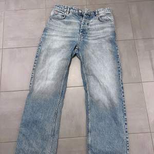 Säljer mina jeans då dom inte används längre. Märket är Just Junkies i storlek 30/32. Köparen står för frakt!