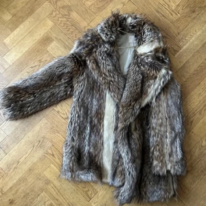 Söker! Jacka från H&M  - Söker denna jacka från H&M gärna lite oversized,  eller om ni har någon liknande jacka! <3 