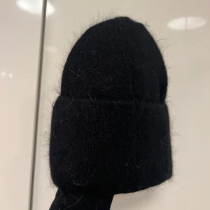 Kasmirmössa svart  - Superskön och fin 