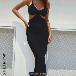 Svart klänning - Svart Somrig klänning från shein. Aldrig använd 