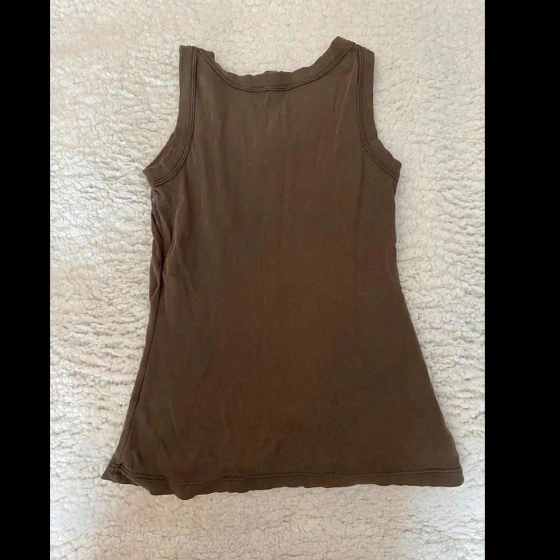 Fint brunt linne utan ärmar  - 90