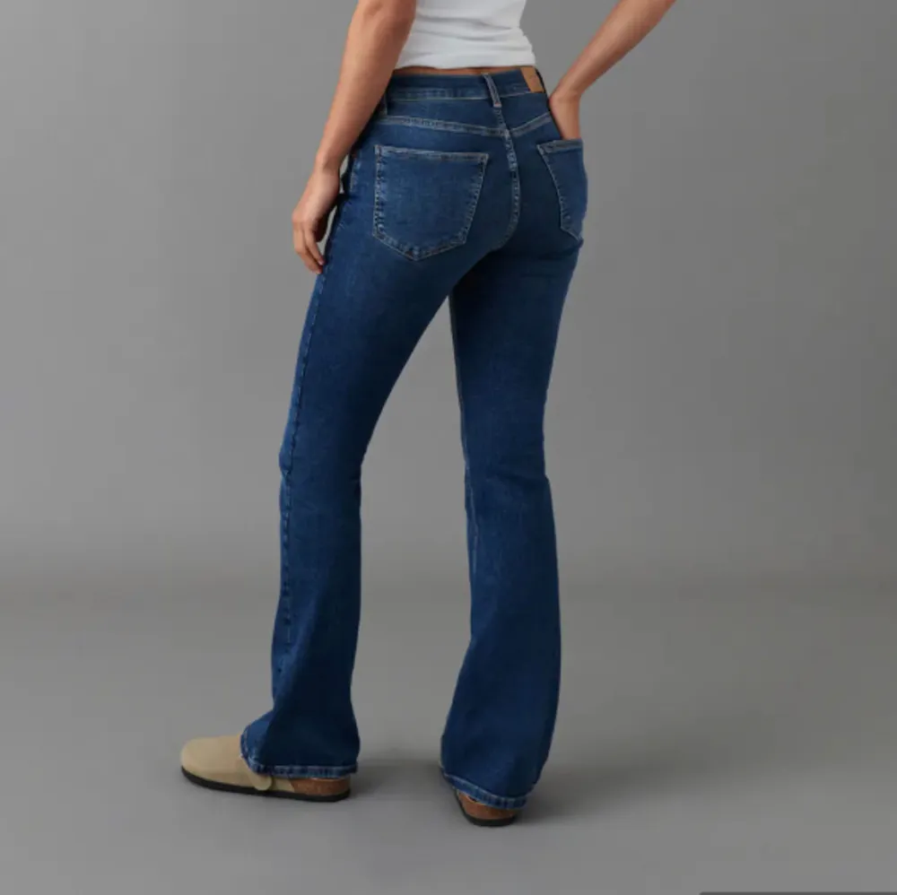 Säljer dessa jätte fina Bootcut jeans från Gina för 200 kr+frakt (nypris 500 kr) 🩷🩷. Jeans & Byxor.