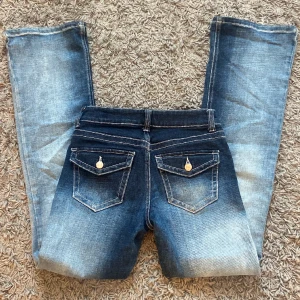 Lågmidjade jeans - Jättecoola och snygga lågmidjade bootcut jeans❤️Säljer då de inte kommer tills användning❤️