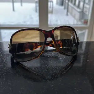 Gucci solglasögon , använd 