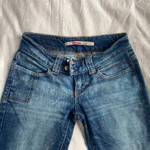 Lowrise jeans från only jeans med bootcut 