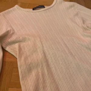 Brandy Melville top - Köpt på plick och använt ett par gånger, bilderna är lånade 