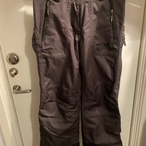 Skor byxor  - Aldrig använda, köpta second hand men i VÄLDIGT bra skick! 