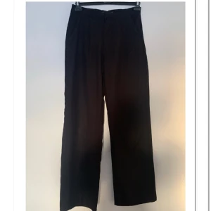 Kostymbyxor  - Säljer ett par sköna och snygga kostymbyxor i storlek XS 