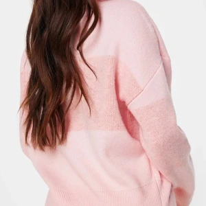 Stickad tröja  - Jätte fin tröja från Bubbelroom i storlek S, precis ny så den är i jätte bra skick. Skriv för fler bilder!💋köpt för 550kr