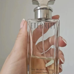 Ck parfym - Damparfym från calvin klein i fint skick, se bild. Säljs pga kommer ej till användning 💓 nypris 500-600 kr