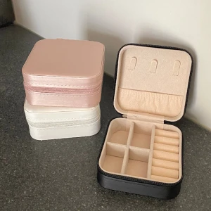 Beställning till FANNY - Beställning till FANNY, ett rosa smyckeskrin och ett armband nmr. 1 i guld