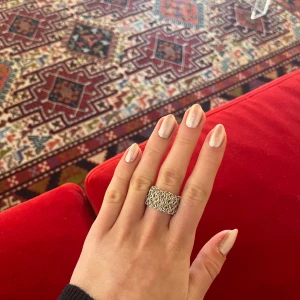 Handgjord silver ring - Super fin ring i äkta silver. Handgjord i Assissi, Italien. Storlek S. Super inne med stora ringar! <3