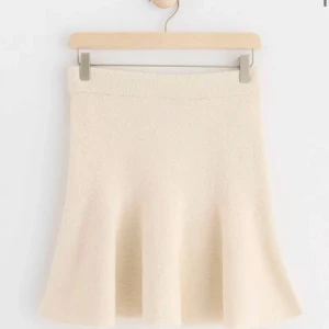 Stickad minikjol från Lindex - Helt ny kjol från Lindex i storlek XS. (Lappen är kvar) 🤍