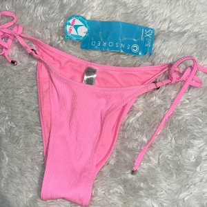 Rosa bikiniunderdel  - Nyköpt bikiniunderdel! Säljes pga kommer ej till användning  Storlek XS, knytning på sidan 50kr+fraktpris 