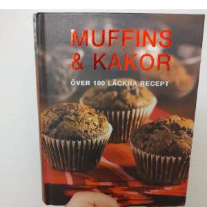 I den här boken hittar du läckra recept på muffins och kakor för alla tillfällen, antingen du är ute efter enkla, nyttiga överraskningar till barnen, överdådiga, originella godsaker till en fest eller bara något gott till förmiddags- elr eftermiddagskaffe