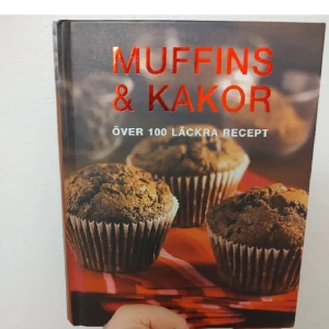 Bakbok  - I den här boken hittar du läckra recept på muffins och kakor för alla tillfällen, antingen du är ute efter enkla, nyttiga överraskningar till barnen, överdådiga, originella godsaker till en fest eller bara något gott till förmiddags- elr eftermiddagskaffe