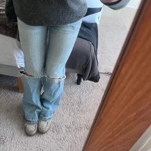 Jättefina utsvängda jeans, lågmidjade💖