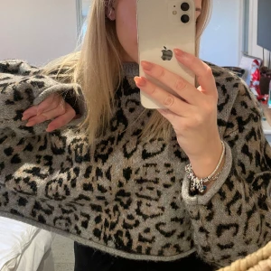 Tjocktröja - Tröja från Zara, använd en gång men tycker den sticks lite.