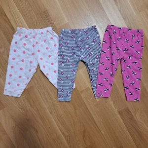 Byxor x3, barn - Byxor x3, barn i storlek 68. Alla för 80 eller 30kr per byxa. 
