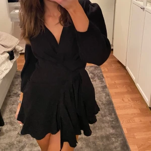 Kort svart klänning - Kort svart klänning från zara