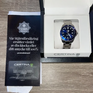 CERTINA DS ACTION DIVER 38mm - En certina klocka i en blå färg  10/8 skick den är vattentät nypris 10tusen
