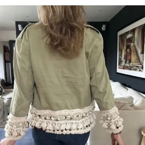 Grön zara jacka  - Jätte eftertraktad jacka från zara som inte går att få tag på längre❤️‍🔥❤️‍🔥🙏🏽