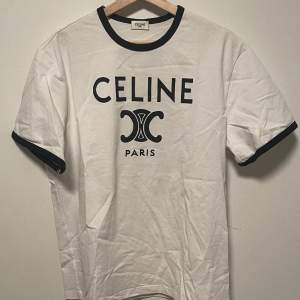 Speciell Celine t shirt, storlek xs men sitter som en m/l. En av mina favorit tshirts ever.
