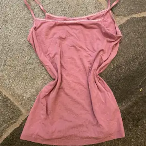 Ett snyggt rosa linne med smala band från Espirit i storlek S/M🌸 linnet är i mycket bra skick!