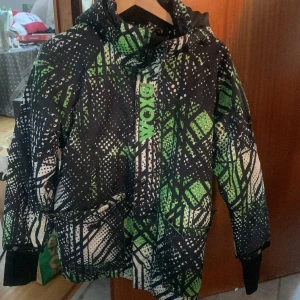 Vinterjacka  - Barnmodell, strl 164 från Kappahl. Använd men fint skick 