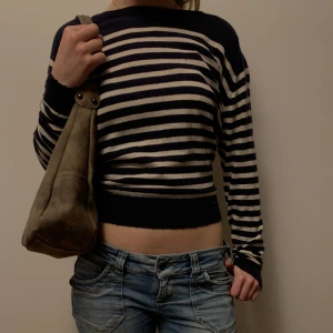 Stickad tröja - Säljer denna as coola randiga tröjan. Kontakta vid intresse💗