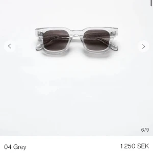 Chimi 04 grey - Säljer dessa snygga chimis som har använts knappt 1 gång och är i jätte bra skick! Säljer pga att de är inte riktigt min stil. 