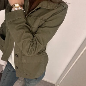 Grön tunn jacka  - Grön snygg jacka 💕