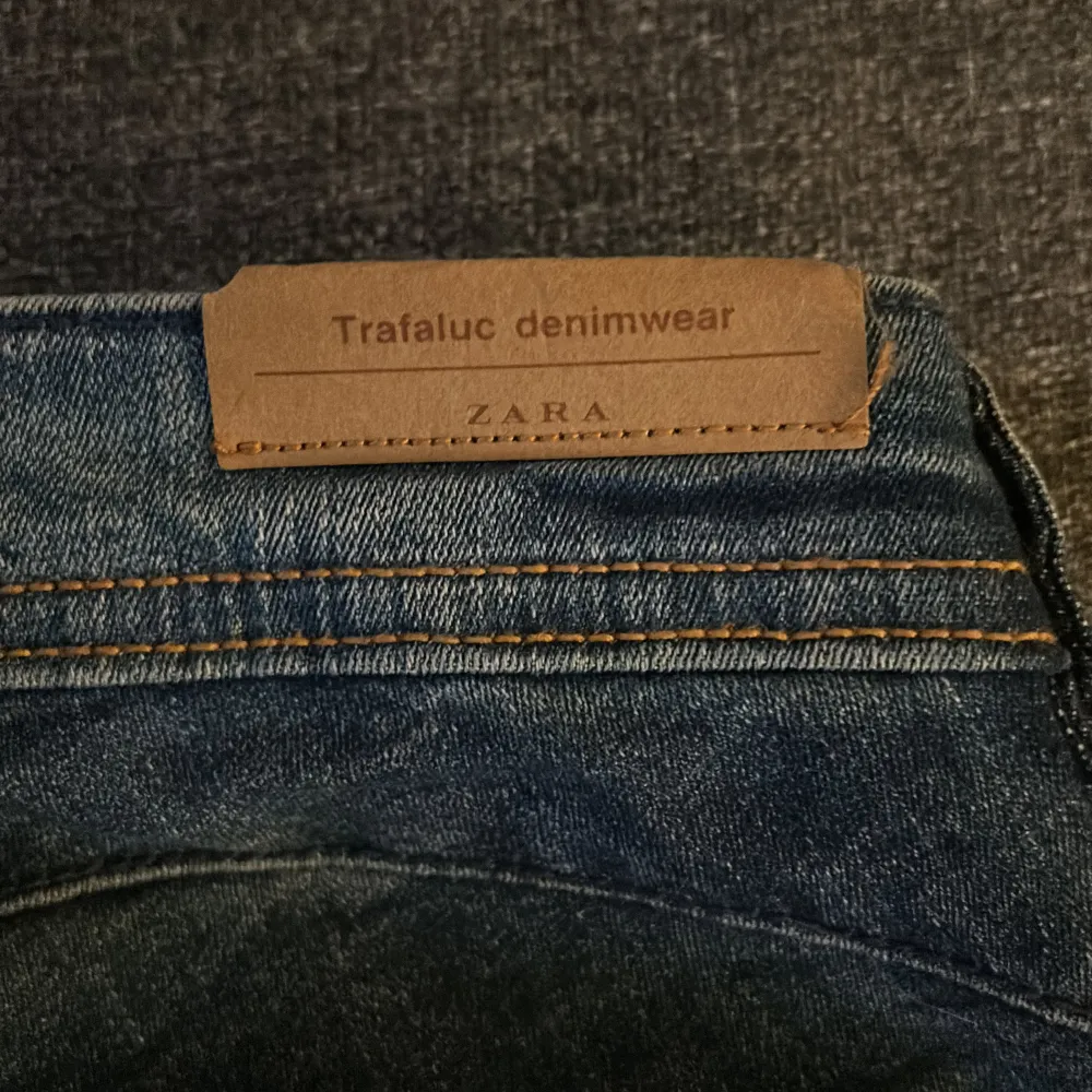 Storlek 34, stretchiga, använda 1-2 gånger, skinnyjeans, Låg midja. Jeans & Byxor.