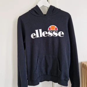 Hoodie Ellesse - Sparsamt använd. Mycket fint skick! 