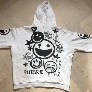 Madlady Hoddie. - Aldrig haft på mig men vet ej om den är ny.