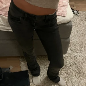 LTB lågmidjade jeans🙃 - Säljer dessa trendiga lågmidjade bootcut jeansen från LTB. Just denna färg säljs inte längre!!