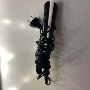 Plattång  - Liten plattång perfekt när man reser! Från loreal paris 