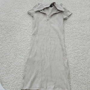 Klänning  - Strl. S men passar till xs