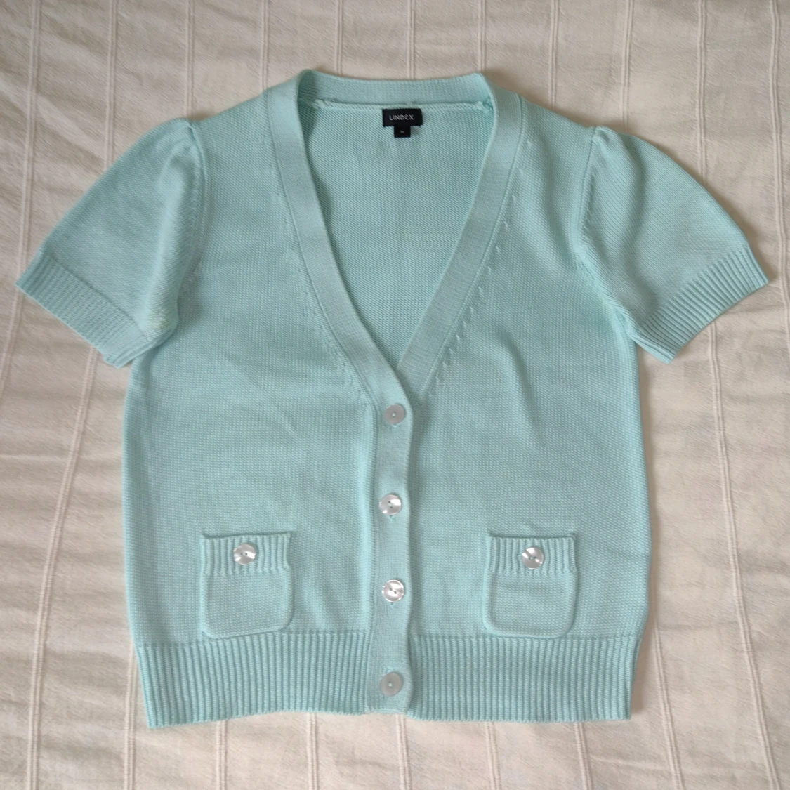 Kortärmad stickad kofta/tröja - storlek M - 91