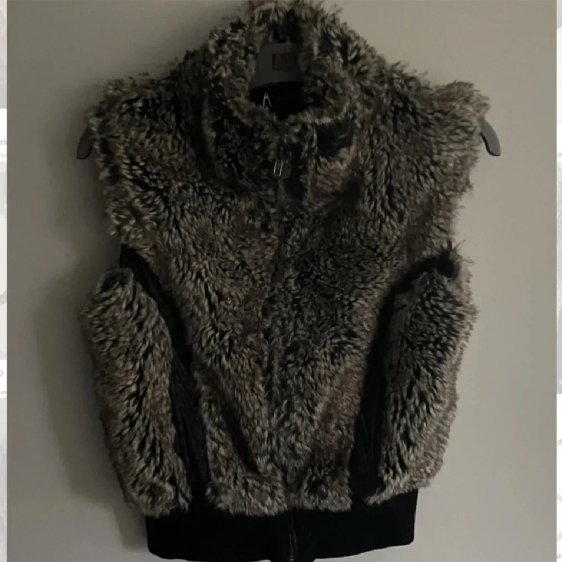 Fluffig väst - 91