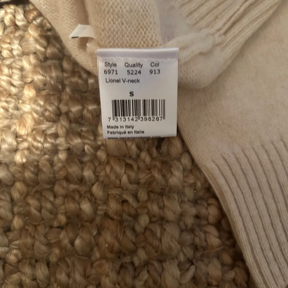 Helt oanvänd stickad Jacobsson tröja i 100 % wool i storlek S. Nypris över 2000kr. Tröjor & Koftor.