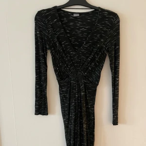 Klänning  - Klänning från Gina tricot. 