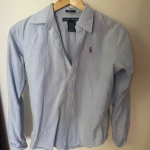 Ralph lauren skjorta - Blå Ralph lauren skjorta i mycket bra skick 