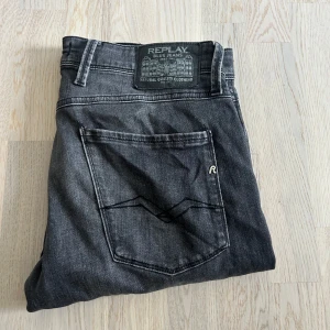 Replay jeans - Feta replay jeans | Modell ”Anbass” | Schysst skick | Storlek 33 | Skriv vid minsta fråga eller fundering 😁