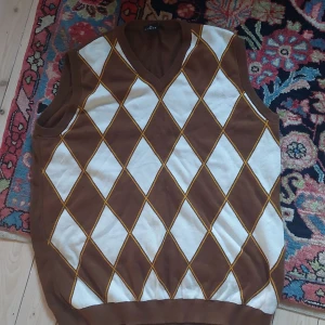 Stickad väst - Säljer denna stickade väst som påminner lite grann om Tyler the creator