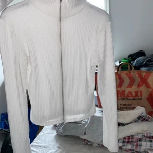 Tunn tröja med krage - Fint skick 