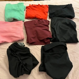 Linnen - Säljer dess linnen i paket pris alla för 50kr eller 10kr st. Om ni vill se mer exakt hur de ser ut skriv till mig. De flesta linnen är i stolek xxs/s utom de vinröda som är i m. 